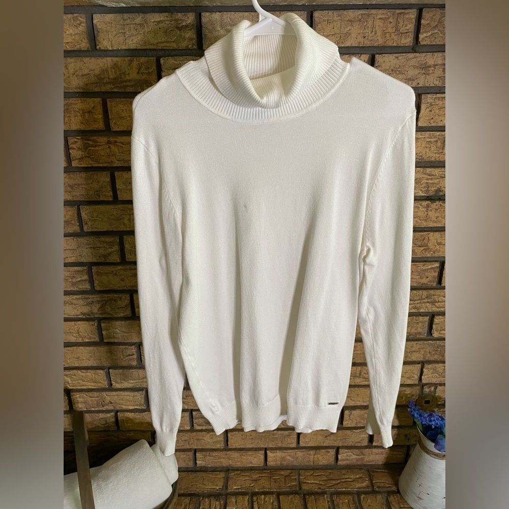 ‎Calvin Klein ivory turtle neck